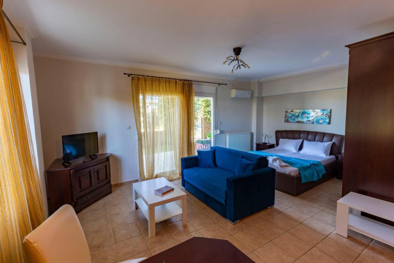 Appartement Elvis Nest à Nea Moudania Extérieur photo
