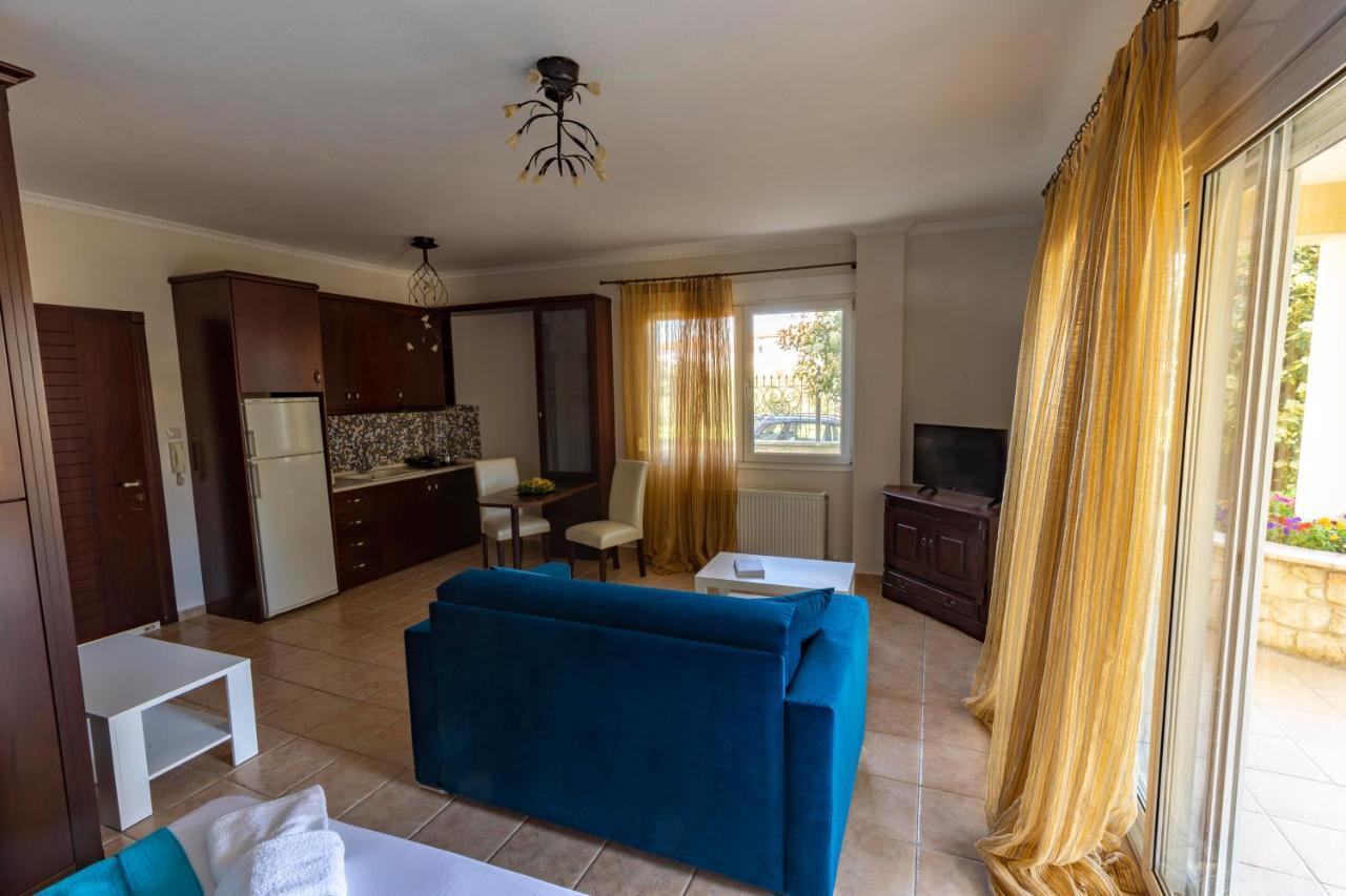 Appartement Elvis Nest à Nea Moudania Extérieur photo